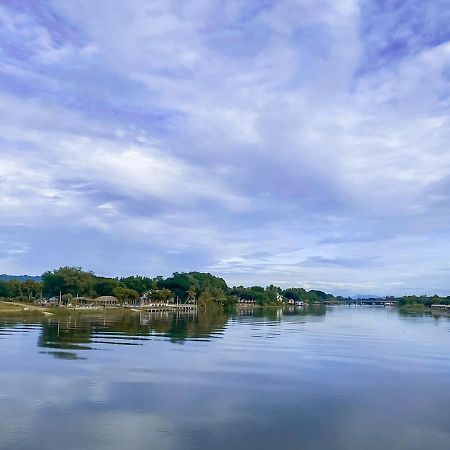 Tara Raft Hotel Kanchanaburi Ngoại thất bức ảnh