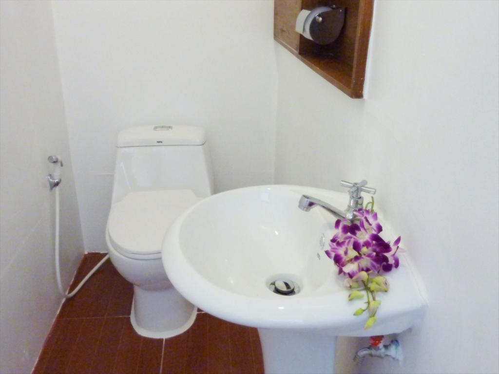 Tara Raft Hotel Kanchanaburi Phòng bức ảnh